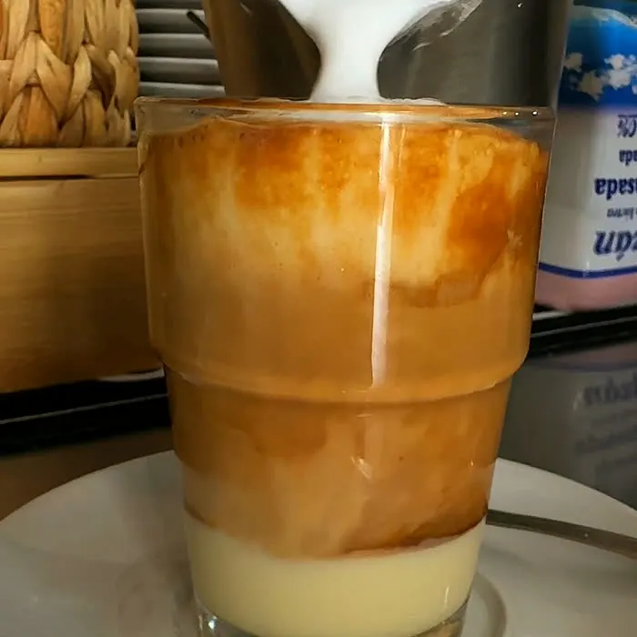 Un barraquito servido en la barra